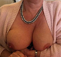 Hübsche Brüste rund und prall